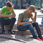 Ученые объяснили, как влияет чрезмерное увлечение соцсетями на здоровье подростков