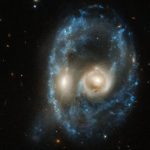 Снимок телескопа Hubble: Лик «привидения» в далеких глубинах космического пространства