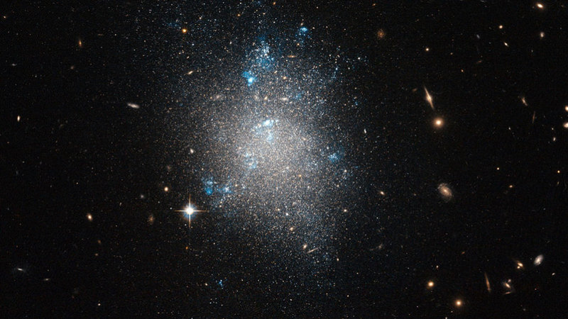 Снимок карликовой галактики NGC 5477, полученный 